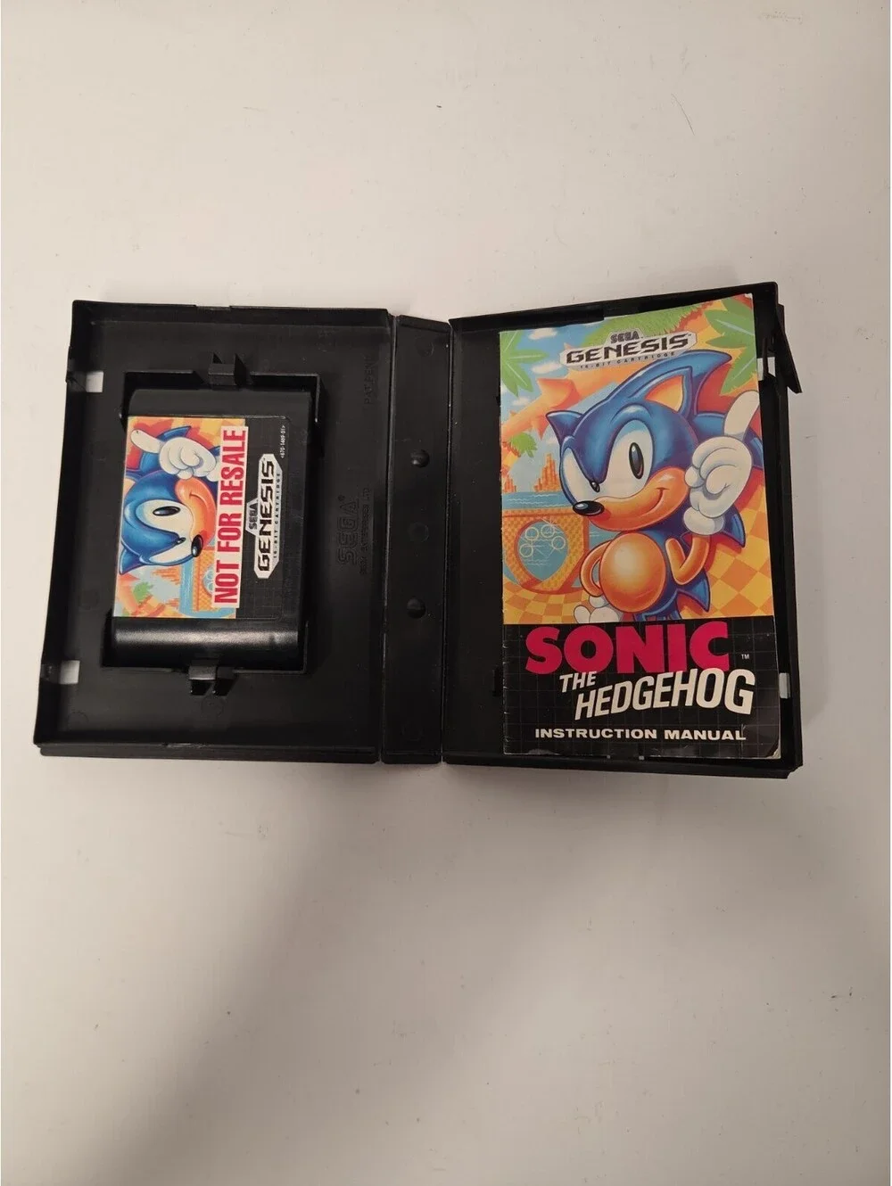 Sonic the Hedgehog Sega Genesis Complete in Box with Manual - Tested
